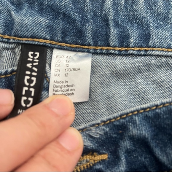 H&M Divided High-Waisted Button Fly Shorts - Picture 3 of 6